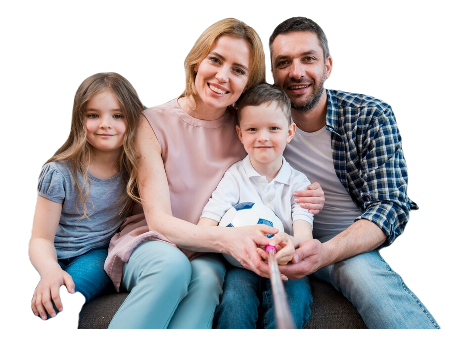 Familia feliz vacunada contra la influenza